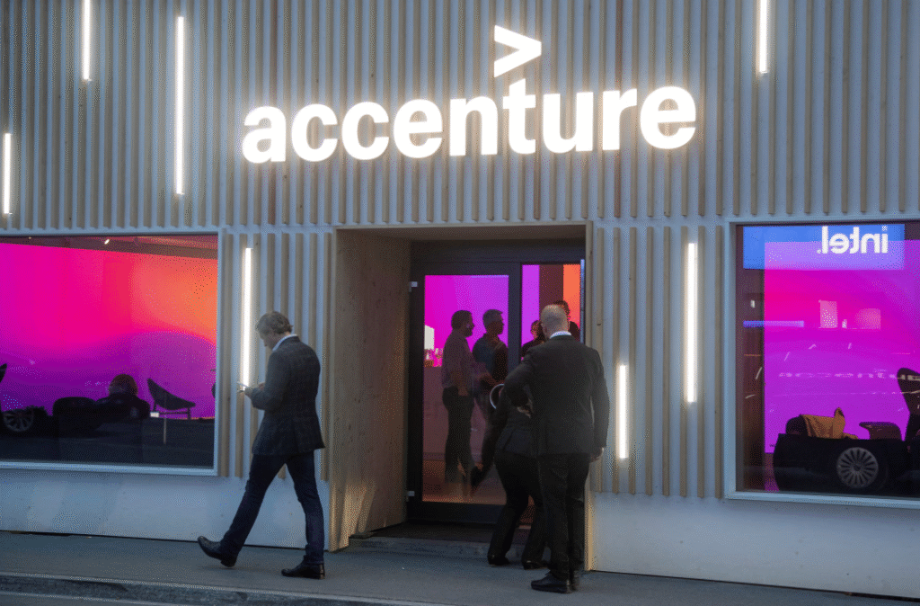 Accenture Q3 FY2025: Kamaayi Badi AI Se, Lekin Stock Ne Diya Negative Surprise 2 Accenture Q3 2025